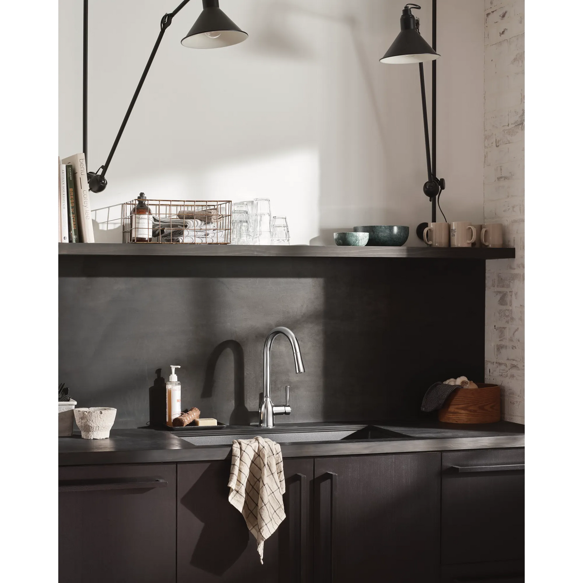 Adler MotionSense Wave One-Handle Pulldown Touchless Kitchen Faucet