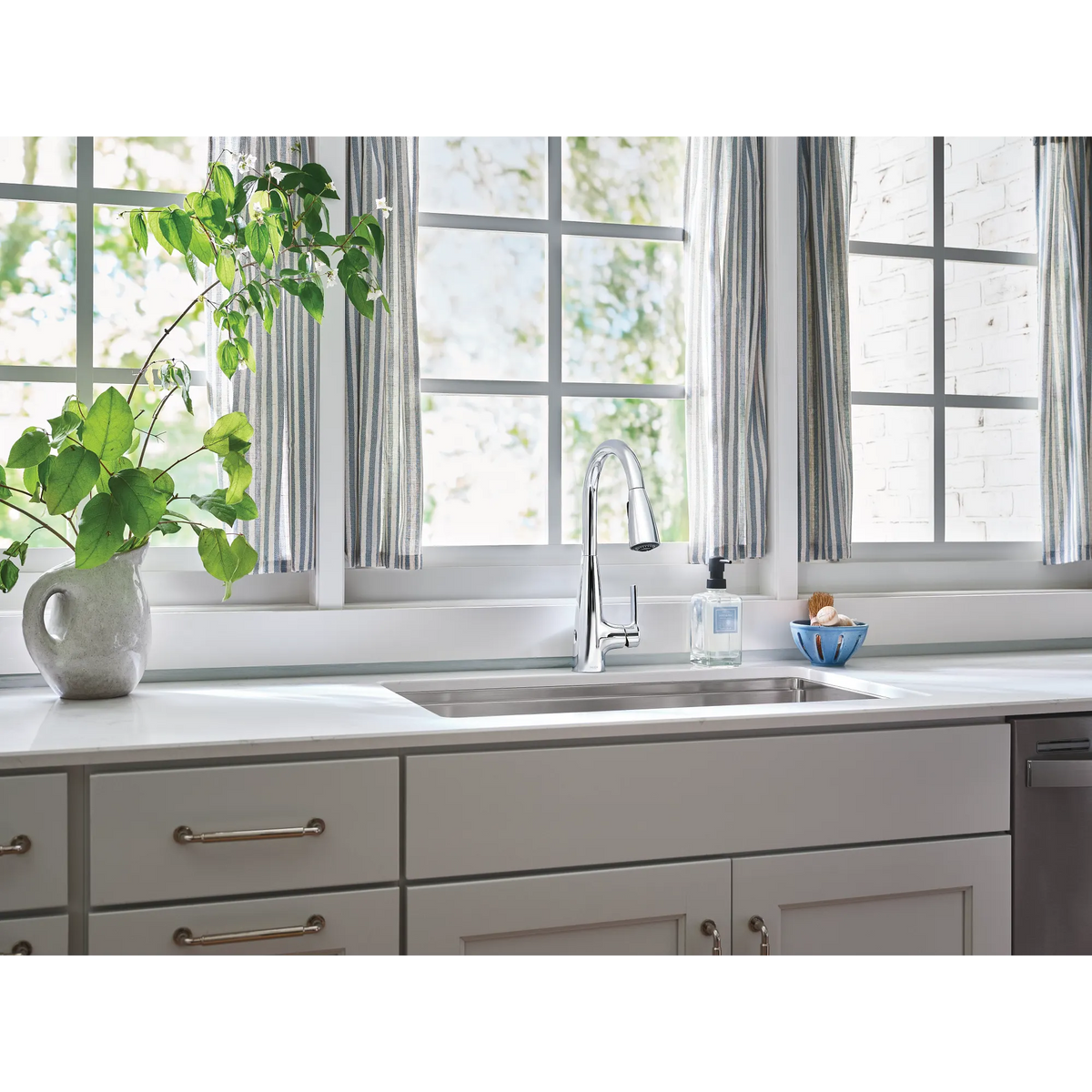 Haelyn MotionSense Wave One-Handle Pulldown Touchless Kitchen Faucet