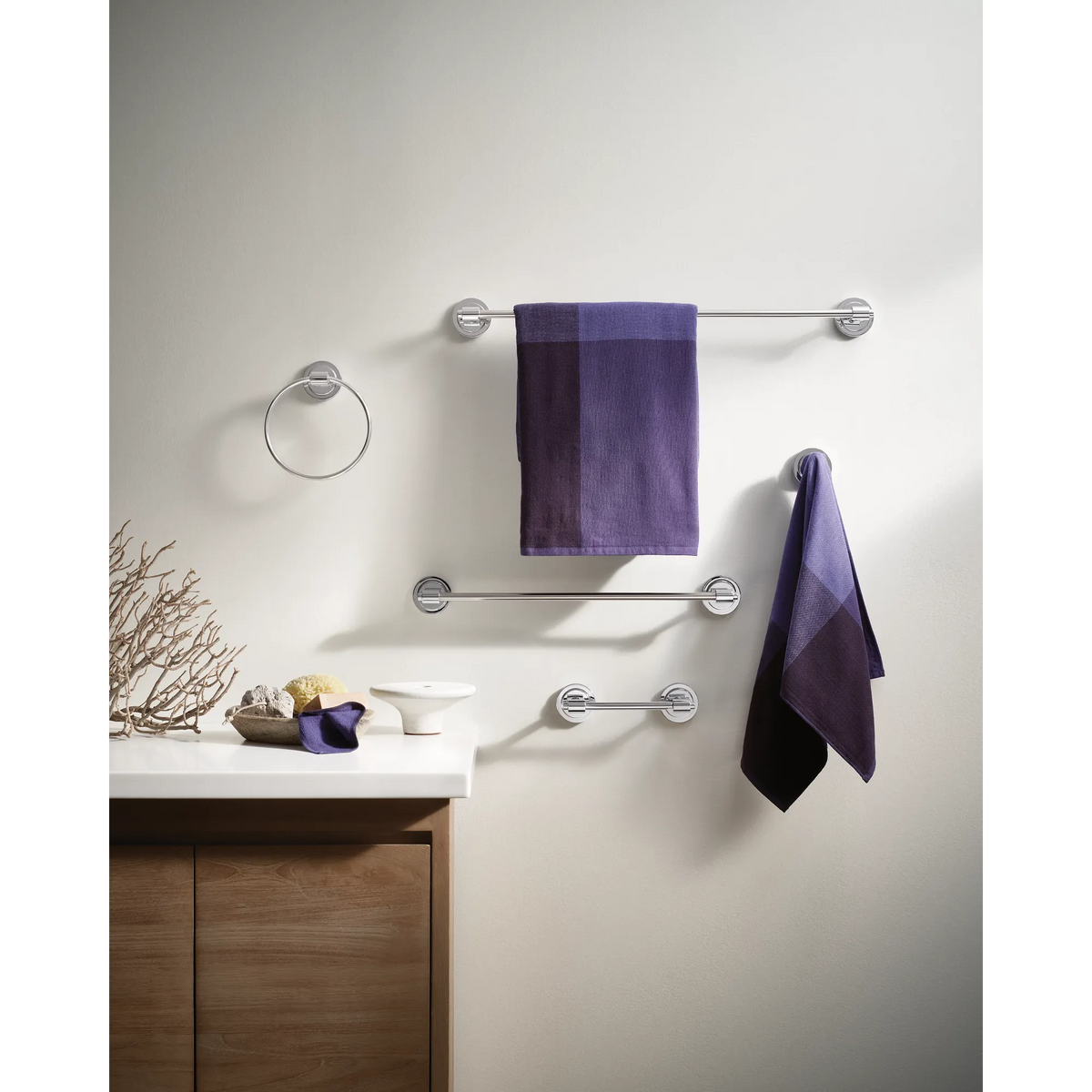 Iso Pivoting Toilet Paper Holder