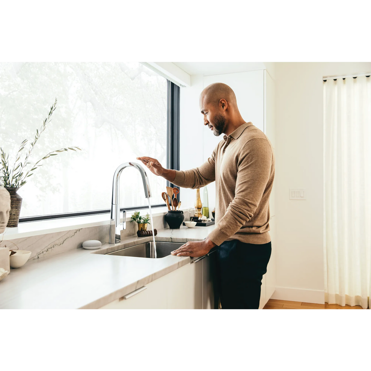 Nio Motion Control Smart Pulldown Touchless Kitchen Faucet