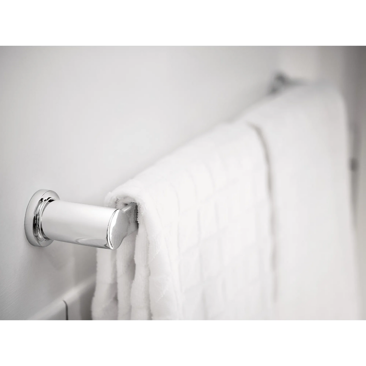 Rinza Chrome 18" towel bar